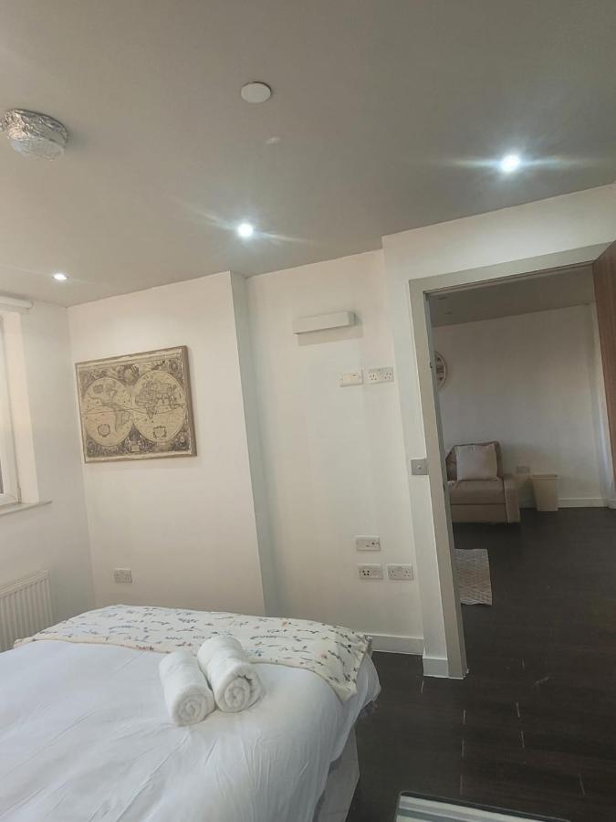 Norbury  Amazing London 1 Bedroom Flat In Astral House As18 מראה חיצוני תמונה