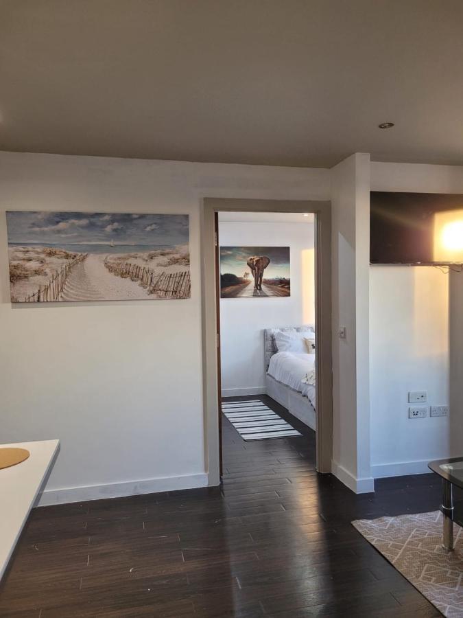 Norbury  Amazing London 1 Bedroom Flat In Astral House As18 מראה חיצוני תמונה